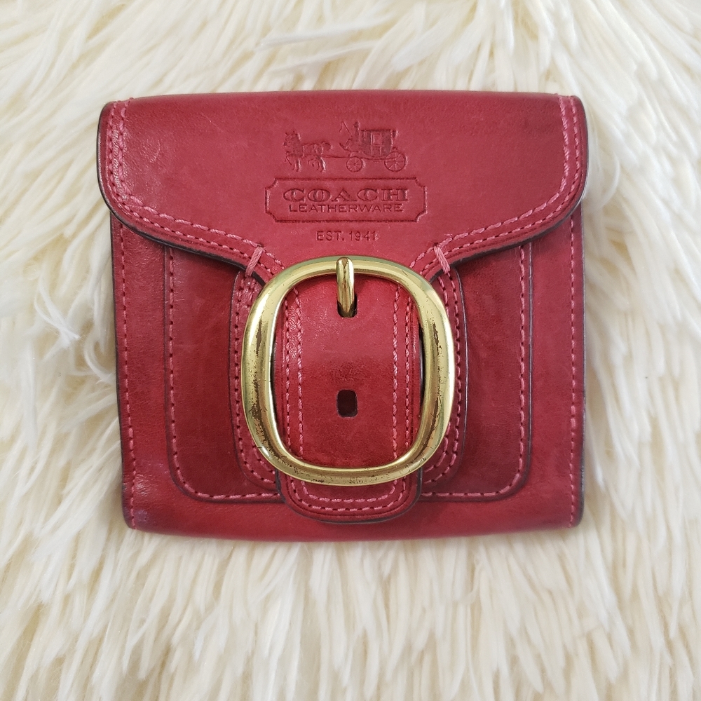 🎀Coach Leatherware Tabby Small Wallet

Red
